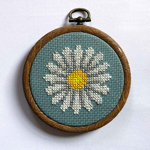 Daisy flower head cross stitch kit