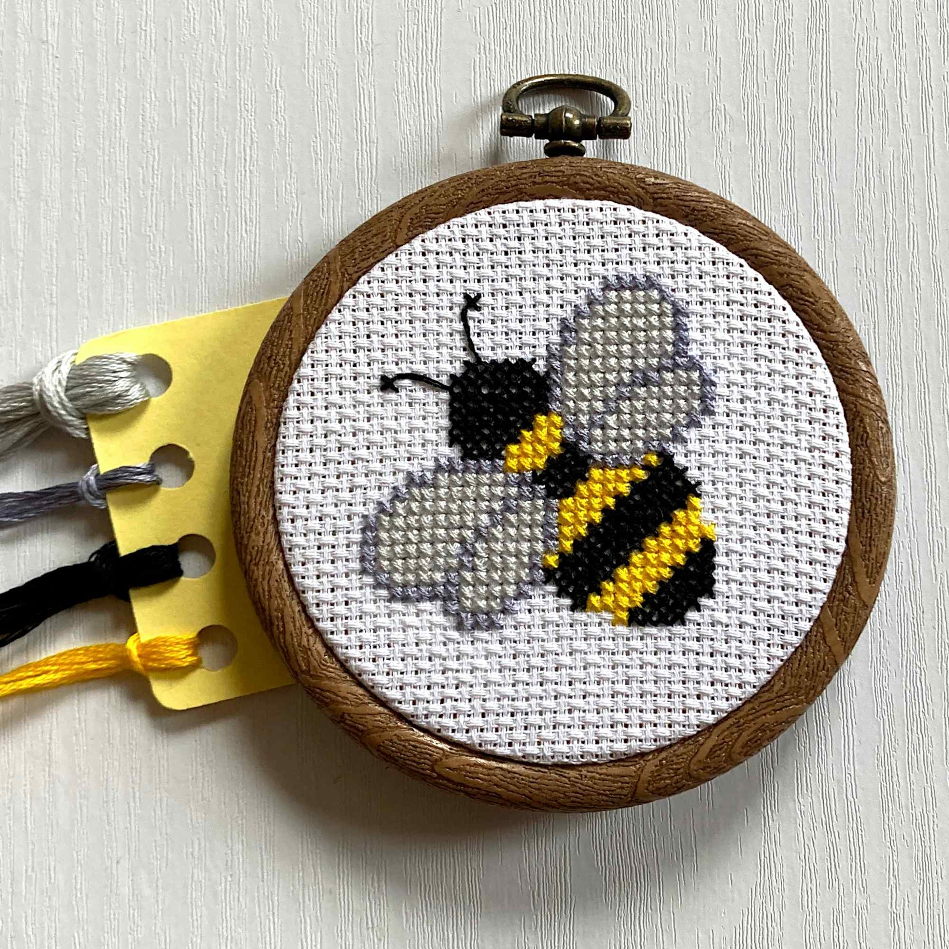 Bumble Bee Cross Stitch in flexi hoop with DMC threads
