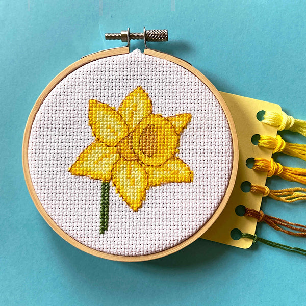 Daffodil flower cross stitch kit in hoop with DMC threads